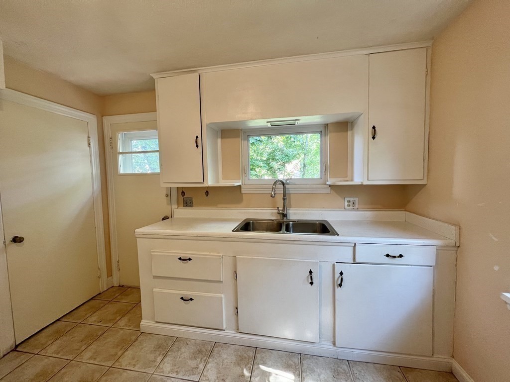 123 Appleton Street Springfield, MA 01108 - Photo 12 of 17