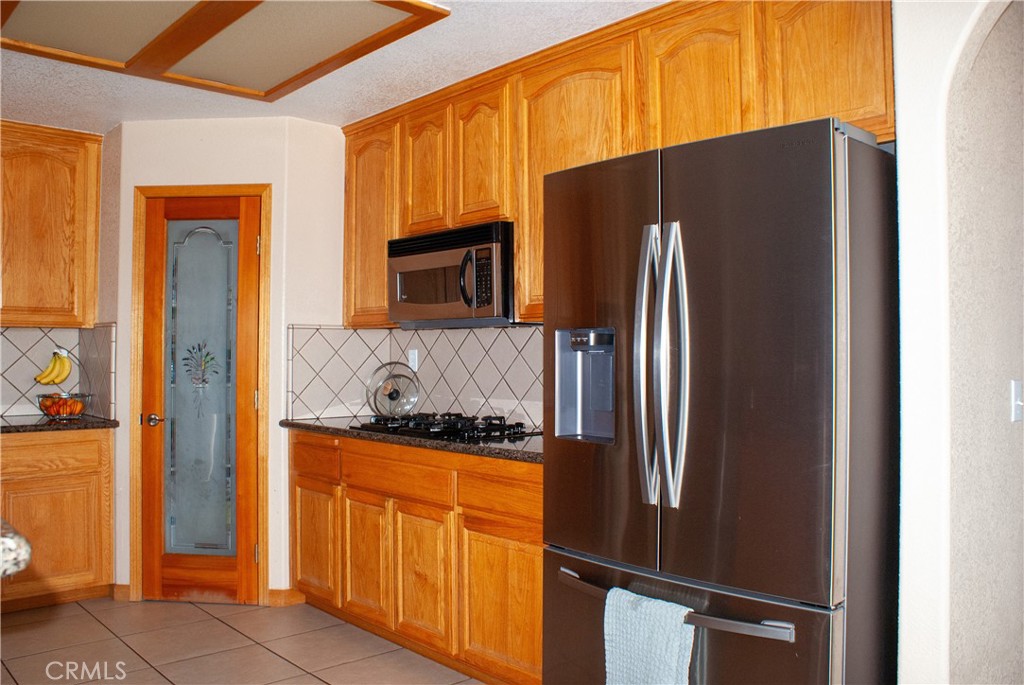 8465 Cedar Court Phelan, CA 92371 - Photo 33 of 51 a kitchen with stainless steel appliances granite countertop a refrigerator and a stove