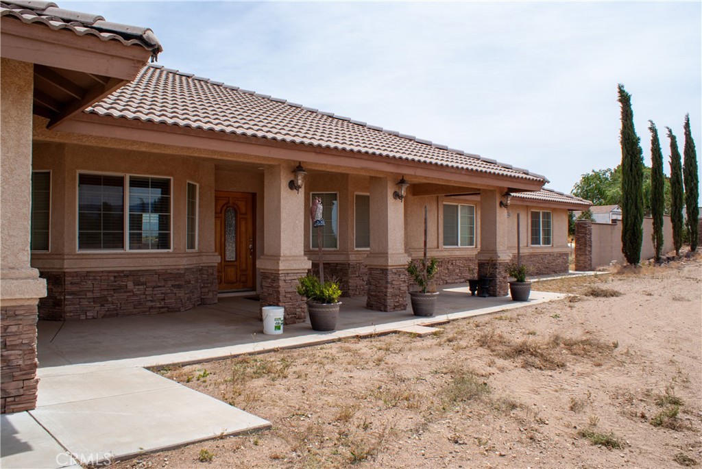 8465 Cedar Court Phelan, CA 92371 - Photo 4 of 51 front view of a house