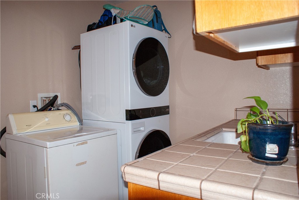 8465 Cedar Court Phelan, CA 92371 - Photo 43 of 51 a utility room with dryer and washer