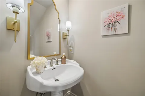 $750,000 | 1419 West Hilshire Park Drive, Houston, TX 77055