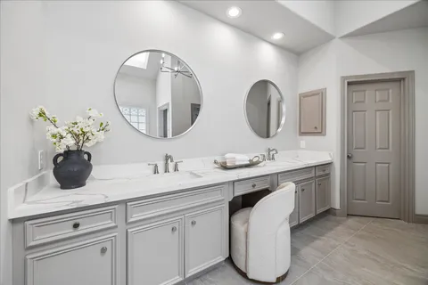 $750,000 | 1419 West Hilshire Park Drive, Houston, TX 77055