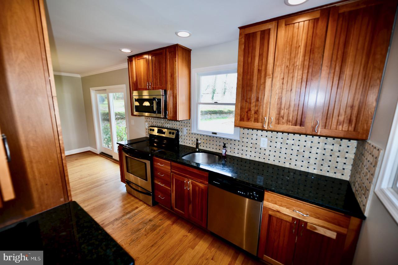 400 Pasadena Road Pasadena, MD 21122 - Photo 14 of 54 Kitchen