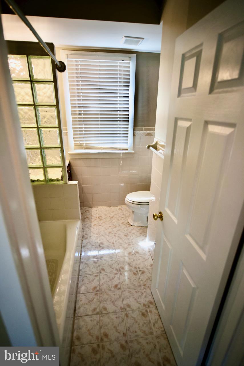 400 Pasadena Road Pasadena, MD 21122 - Photo 18 of 54 First floor bath