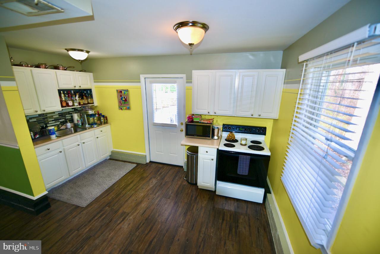 400 Pasadena Road Pasadena, MD 21122 - Photo 48 of 54 Apartment kitchen