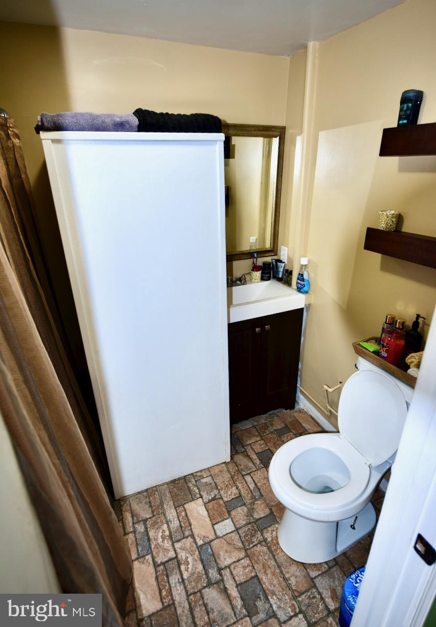 400 Pasadena Road Pasadena, MD 21122 - Photo 49 of 54 Apartment bath