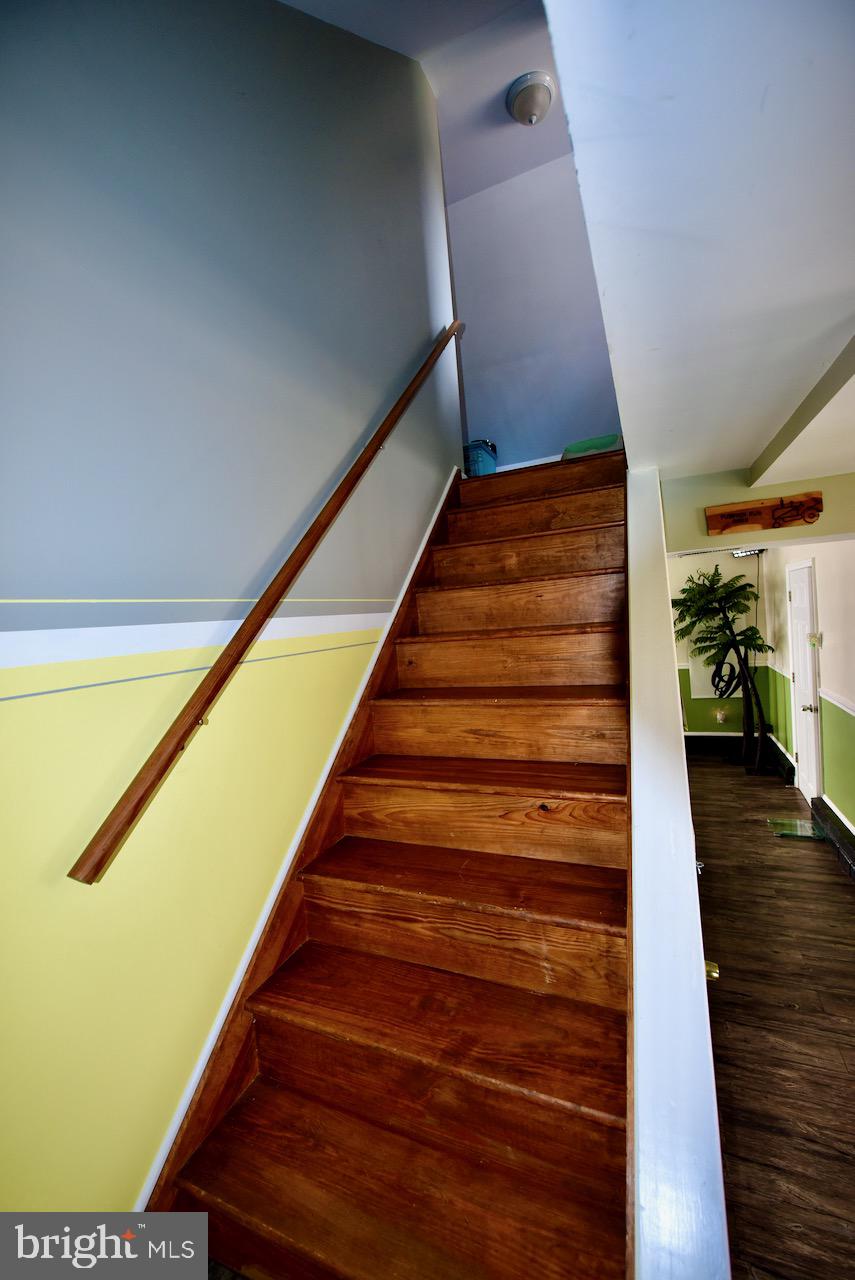 400 Pasadena Road Pasadena, MD 21122 - Photo 50 of 54 Stairway to apartment bedroom
