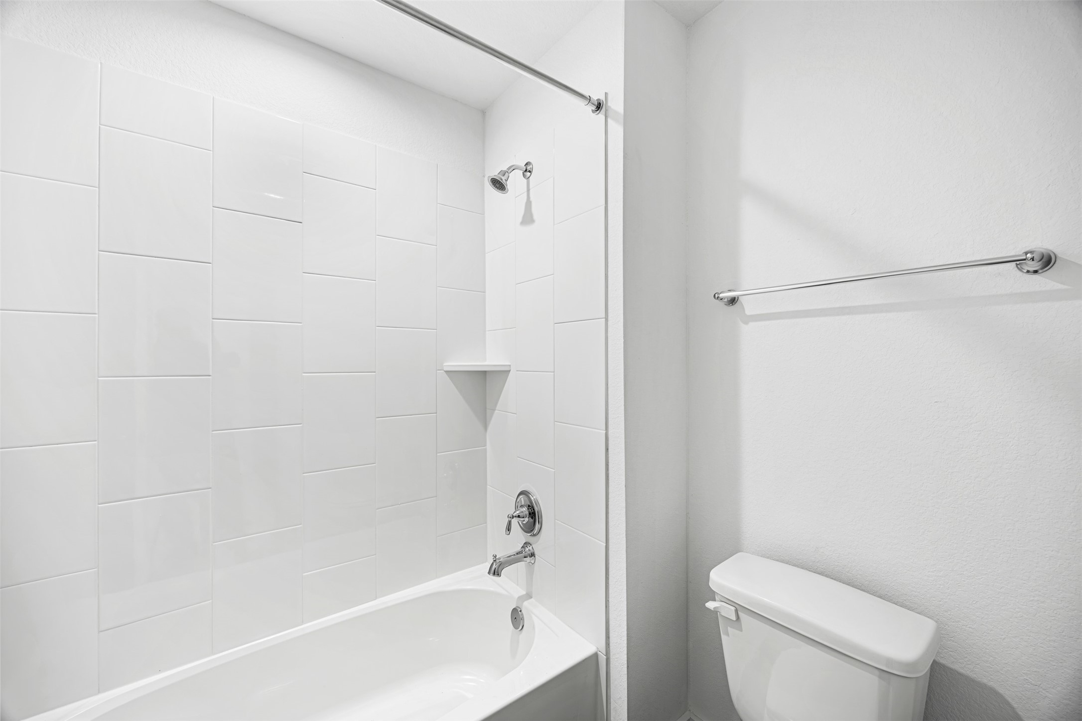 12305 Brandenburg Gate Road Houston, TX 77047 - Photo 17 of 22 a bathroom with a toilet and a bathtub