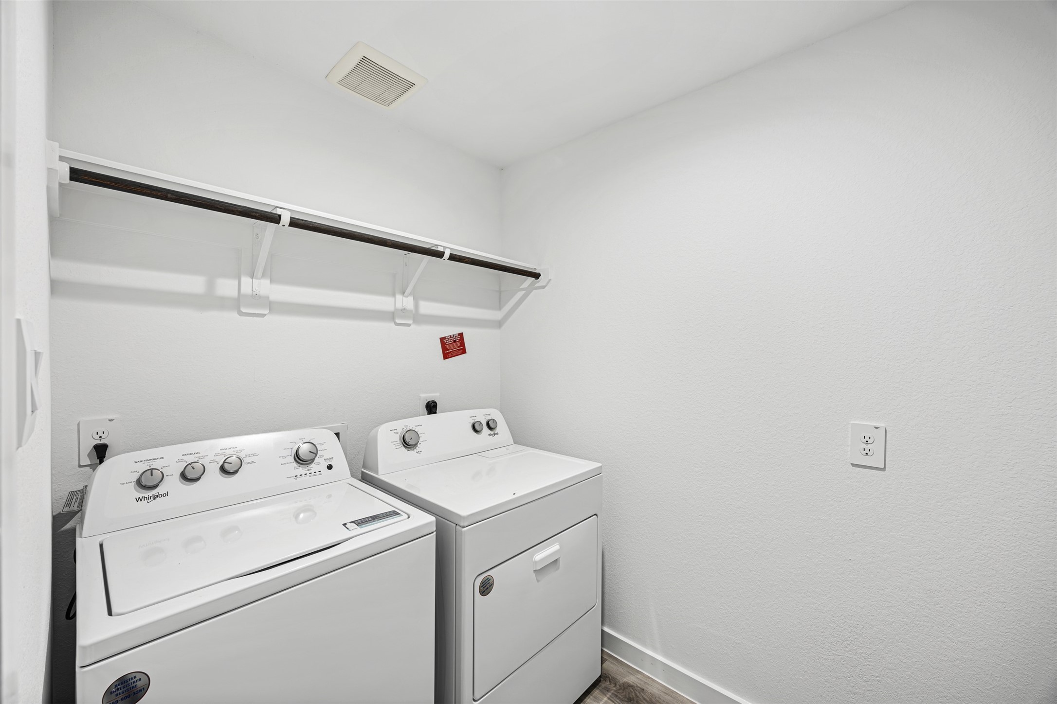 12305 Brandenburg Gate Road Houston, TX 77047 - Photo 10 of 22 a utility room with dryer and washer