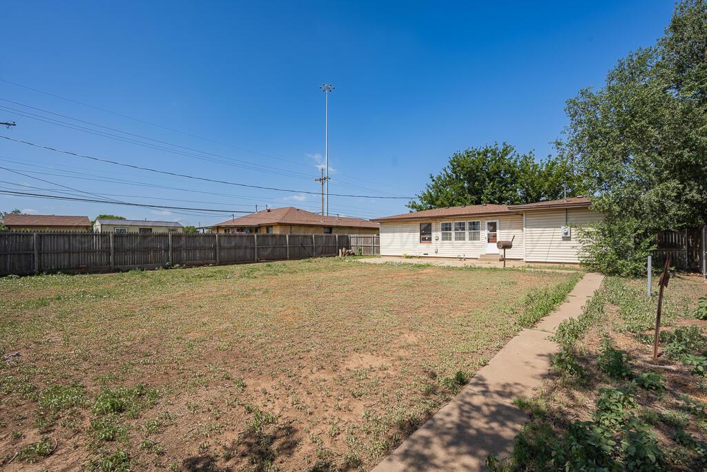 1933 Cedar Street Amarillo, TX 79106 - Photo 20 of 20 backyard