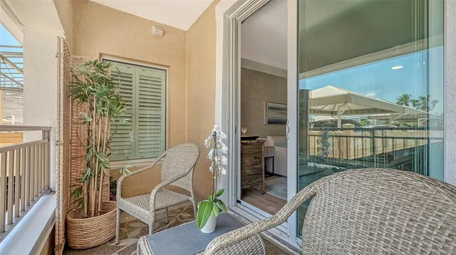 $2,850 | 750 North Tamiami Trail, Unit 304, Sarasota, FL 34236