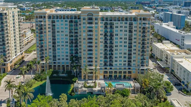 $2,850 | 750 North Tamiami Trail, Unit 304, Sarasota, FL 34236