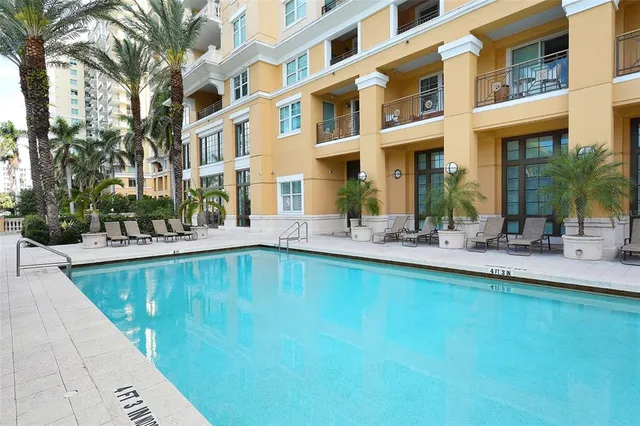 $2,850 | 750 North Tamiami Trail, Unit 304, Sarasota, FL 34236
