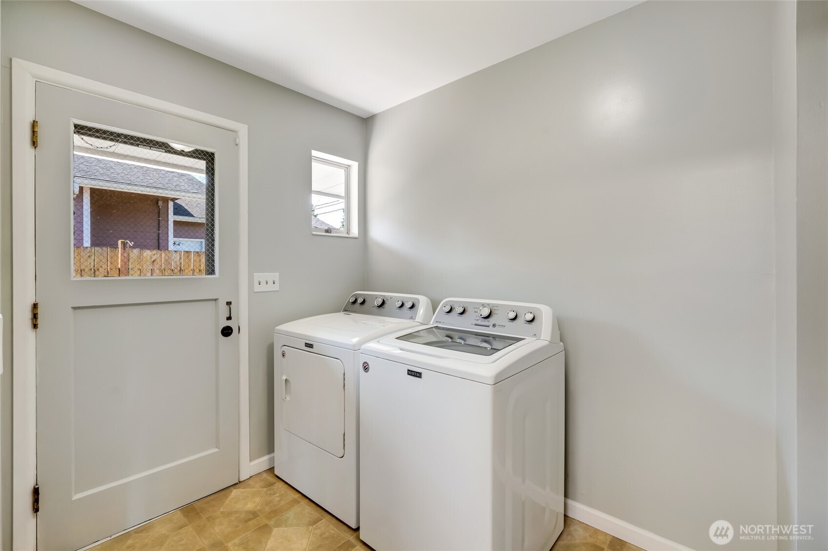 320 East Maple Street Arlington, WA 98223 - Photo 12 of 40