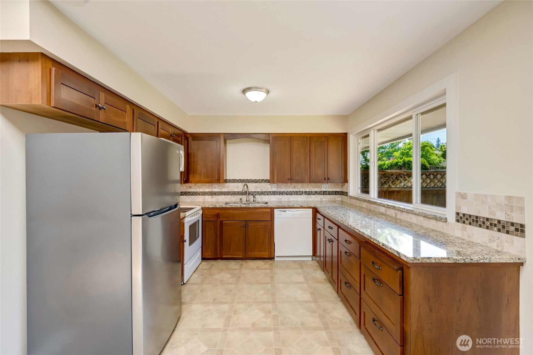 320 East Maple Street Arlington, WA 98223 - Photo 8 of 40