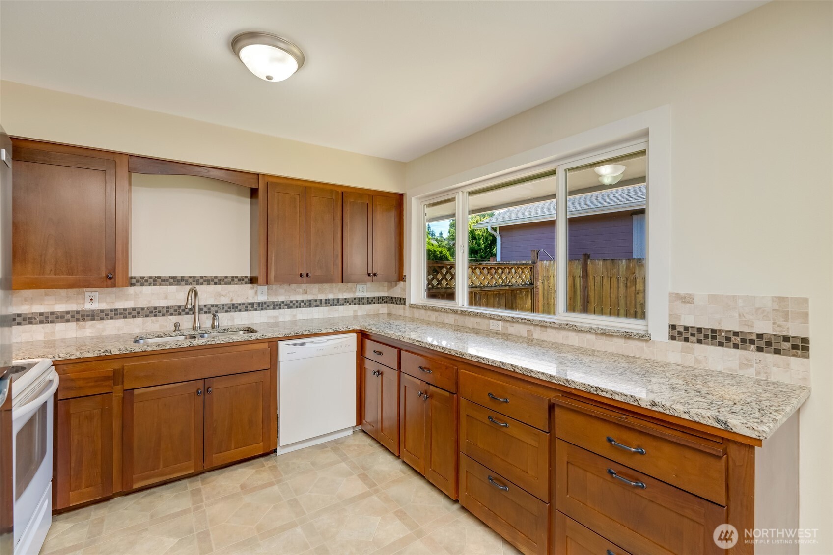 320 East Maple Street Arlington, WA 98223 - Photo 9 of 40