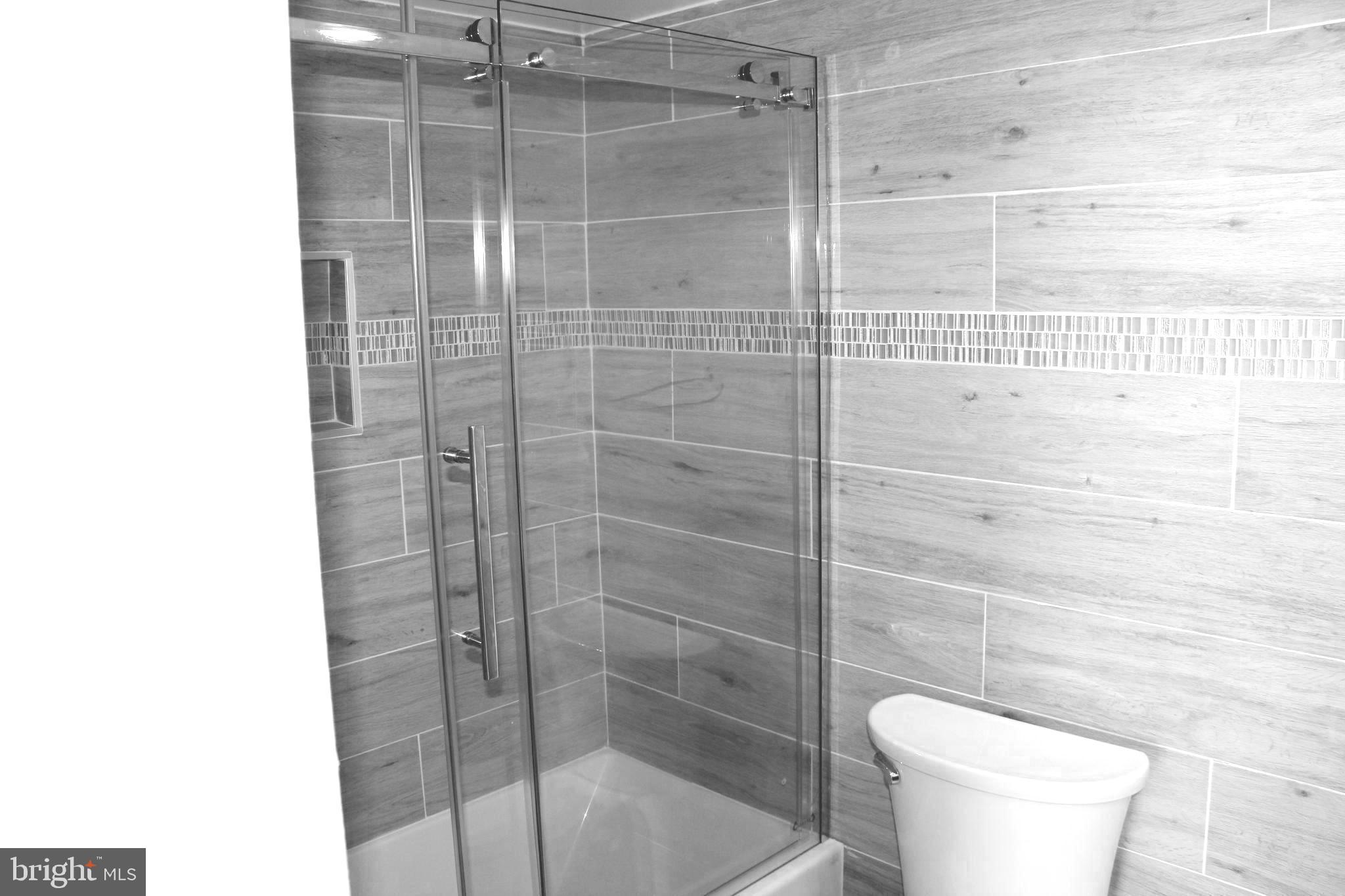 5101 River Road, Unit 1815 Bethesda, MD 20816 - Photo 21 of 35 Bathroom 2
