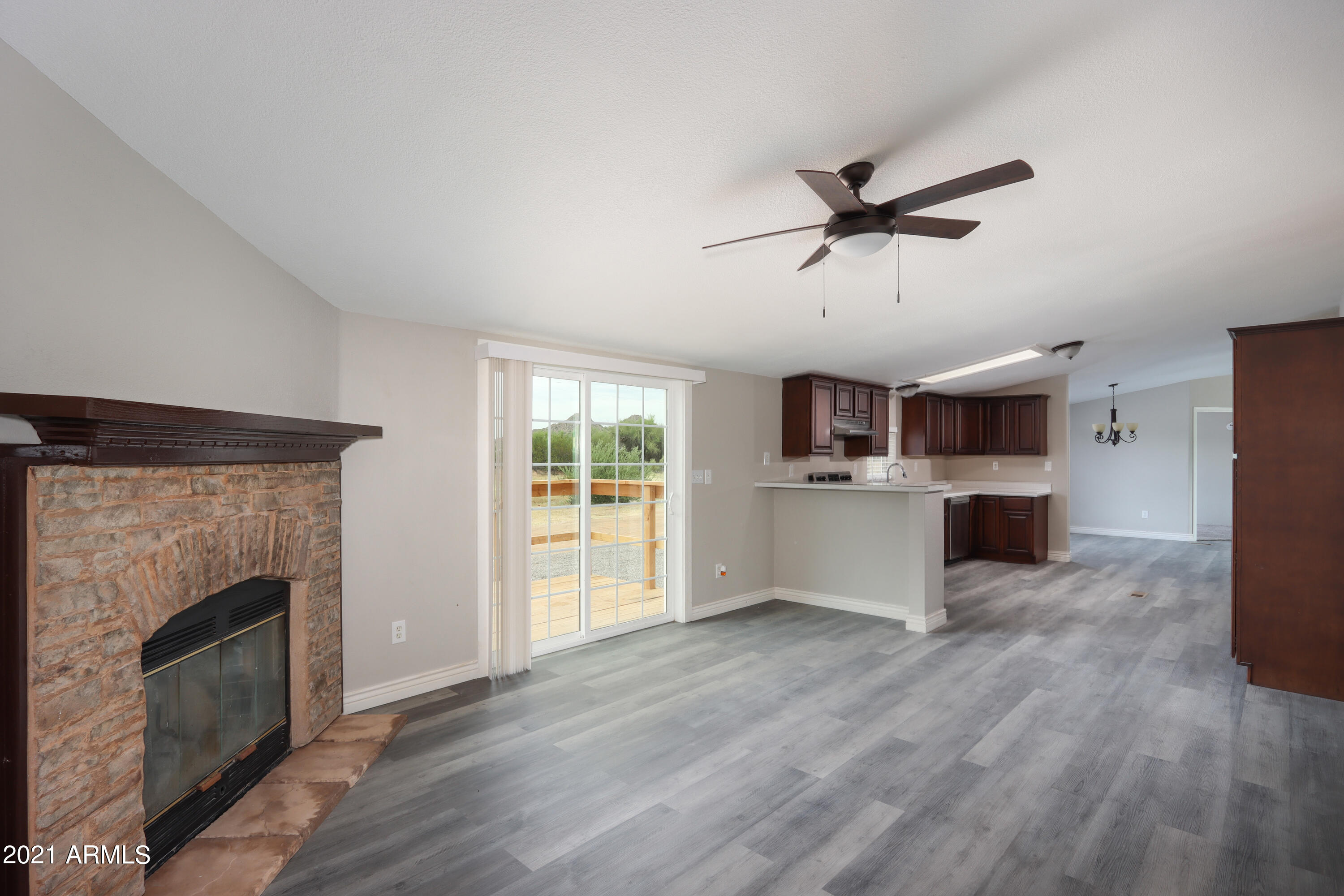 365 North Starview Road Maricopa, AZ 85139 - Photo 3 of 40 17