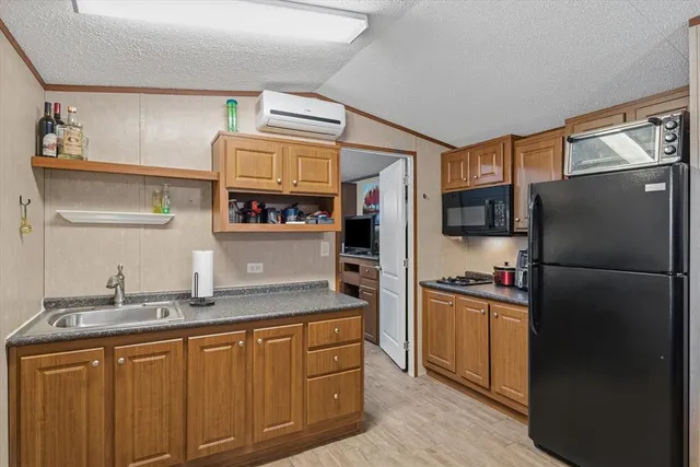 a view of a livingroom with furniture and a ceiling fan