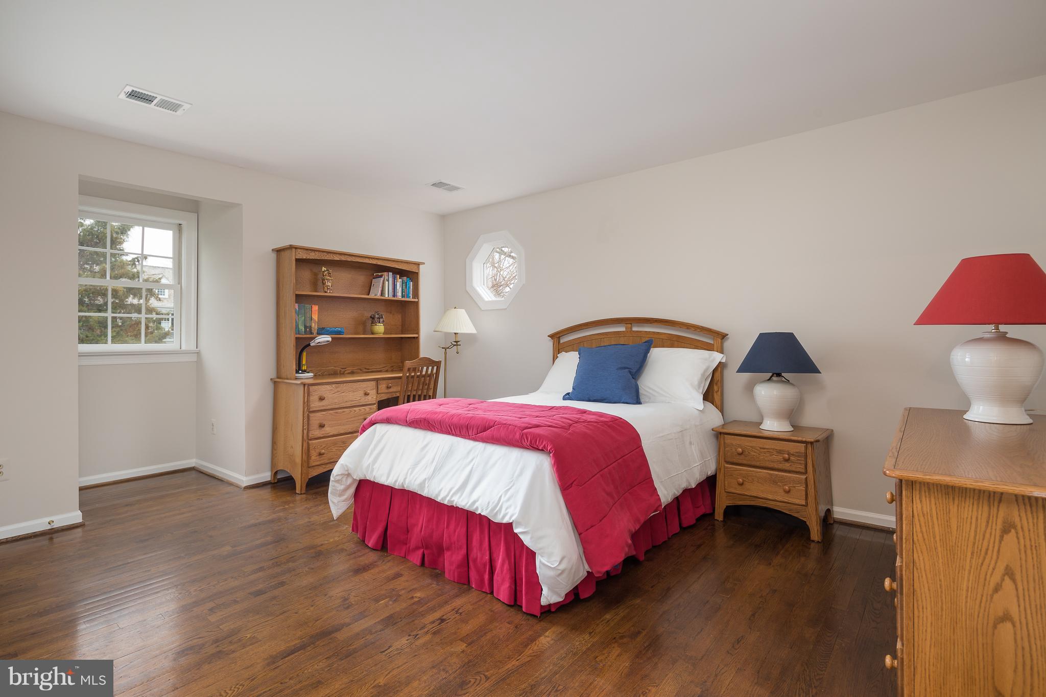 7010 Holyrood Drive McLean, VA 22101 - Photo 24 of 30 3rd Bedroom w/Great Size