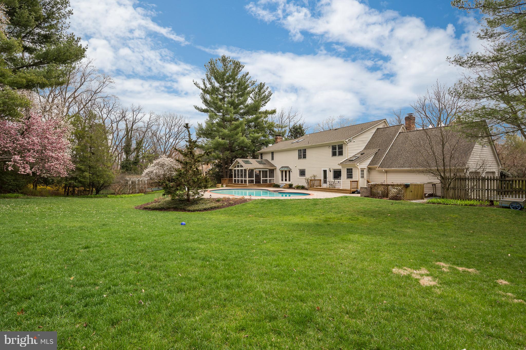 7010 Holyrood Drive McLean, VA 22101 - Photo 30 of 30 Plenty of Room to RUN and PLAY! (Fenced in)