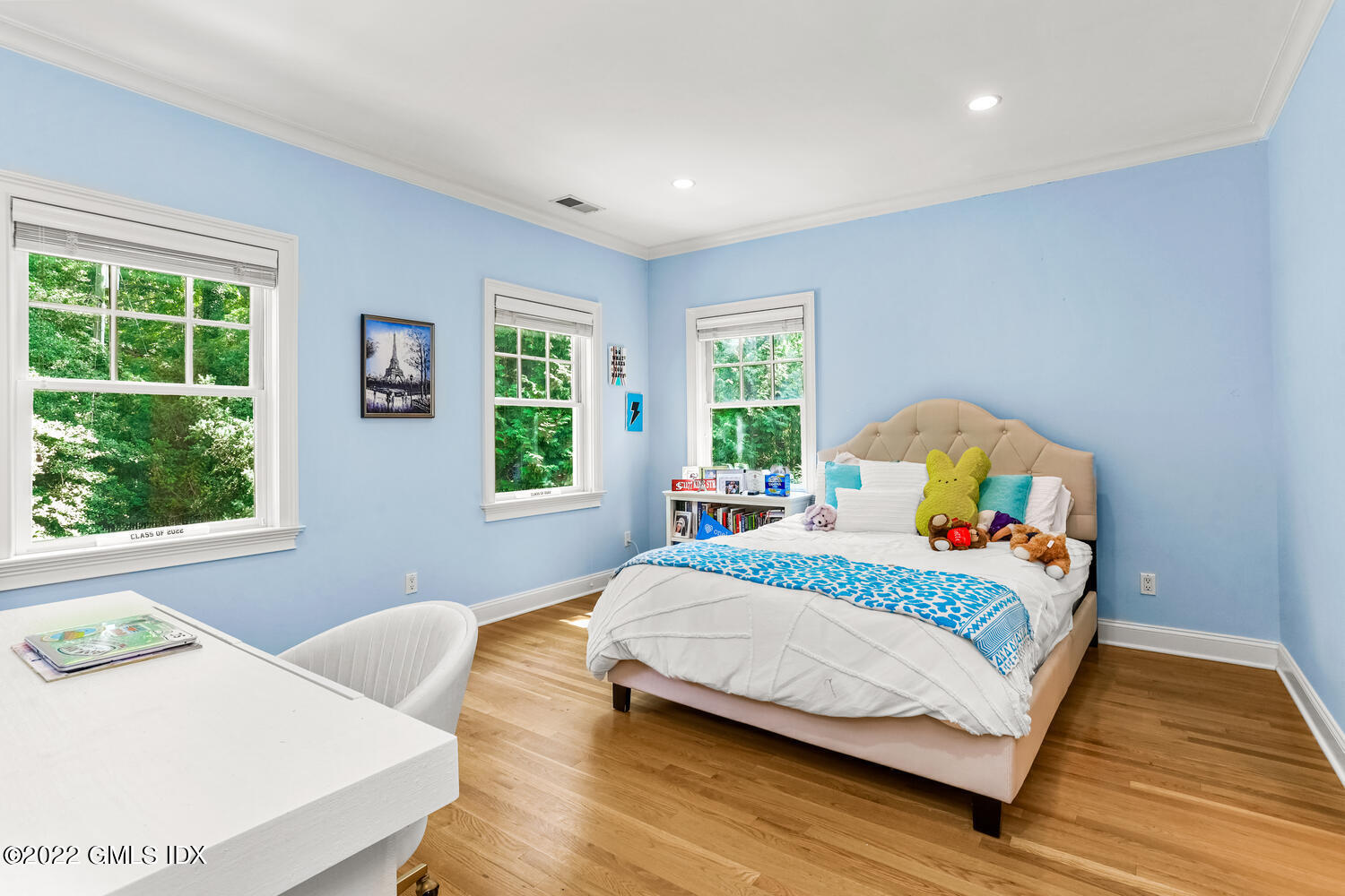 29 Old Oak Road Darien, CT 06820 - Photo 22 of 32 a bedroom with a bed and a window