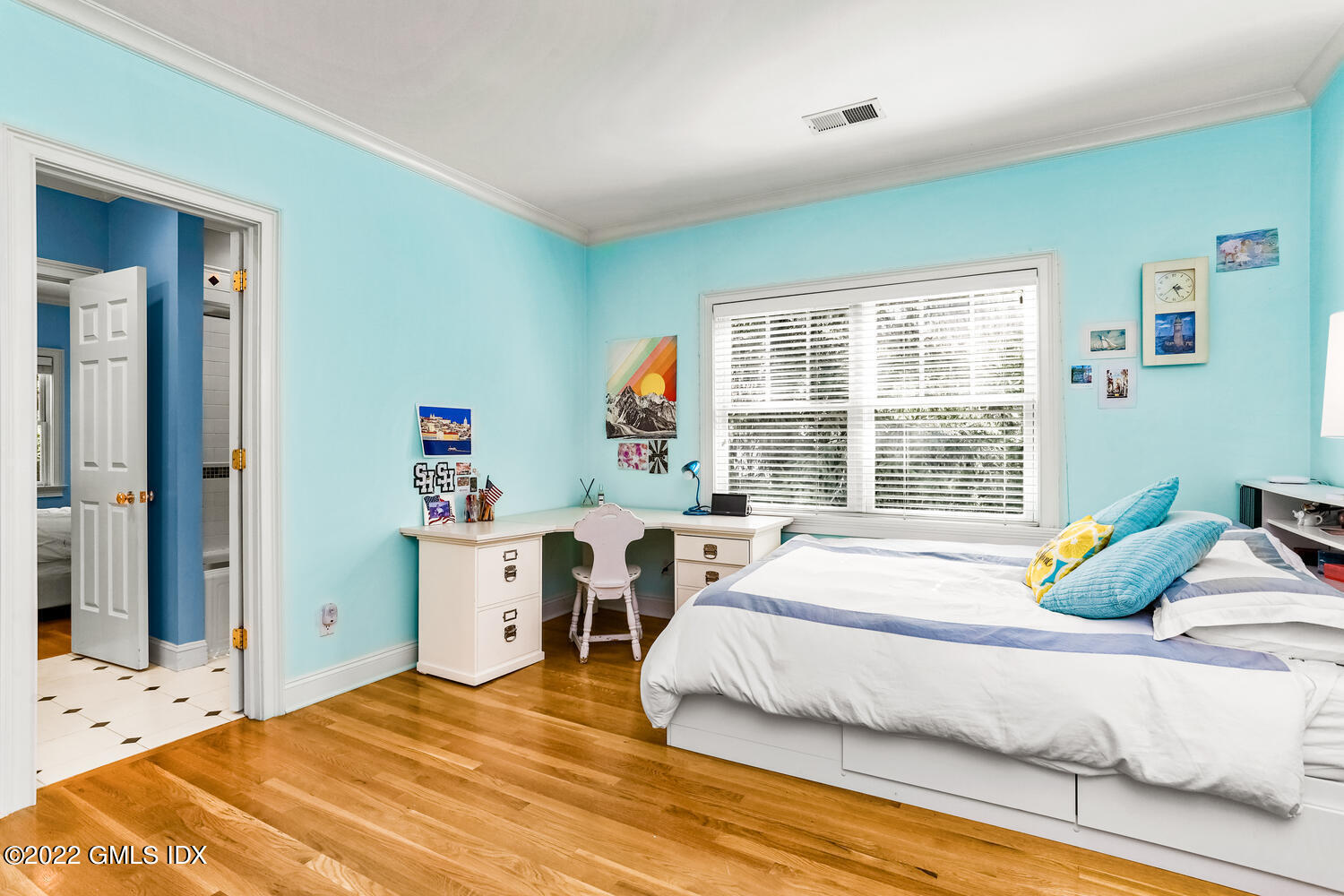 29 Old Oak Road Darien, CT 06820 - Photo 23 of 32 a bedroom with a bed and a large window