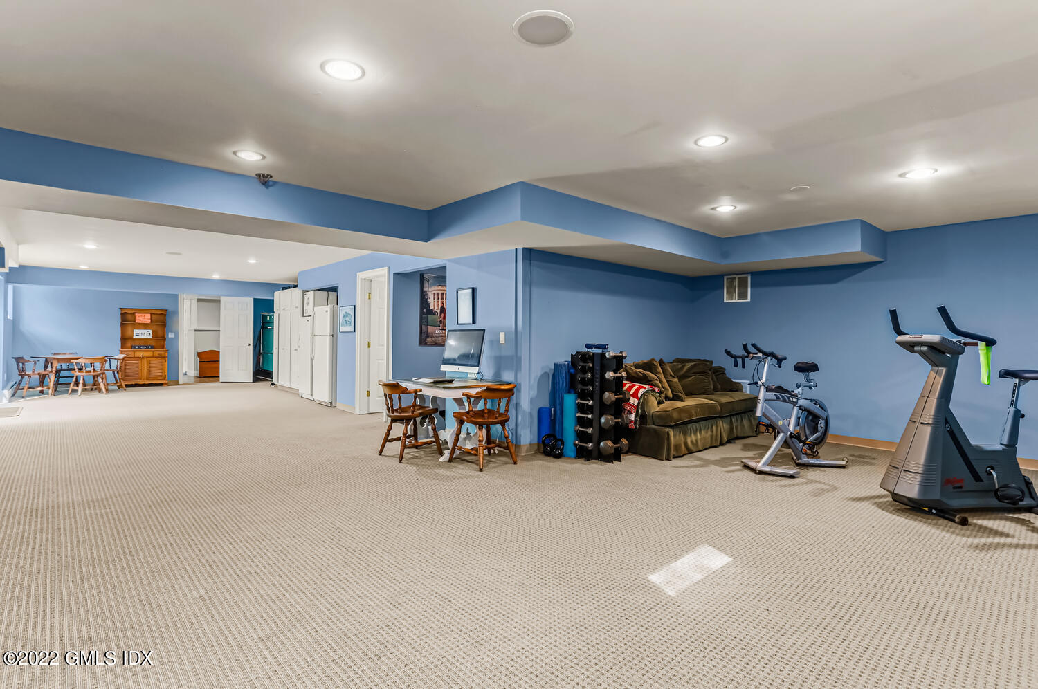 29 Old Oak Road Darien, CT 06820 - Photo 28 of 32 a view of a room with gym equipment