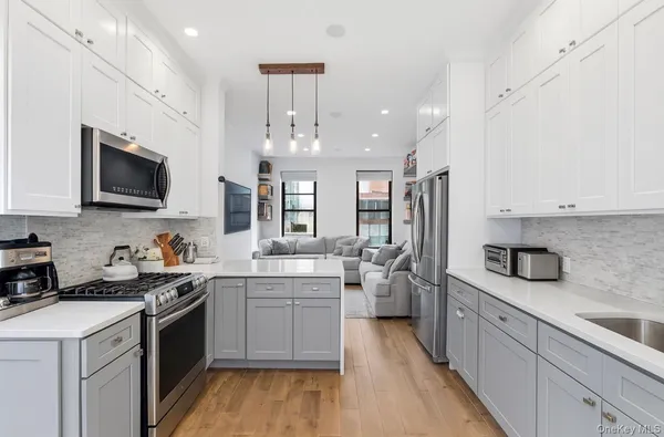 $700,000 | 453 West 54th Street, Unit 4A | Hell's Kitchen