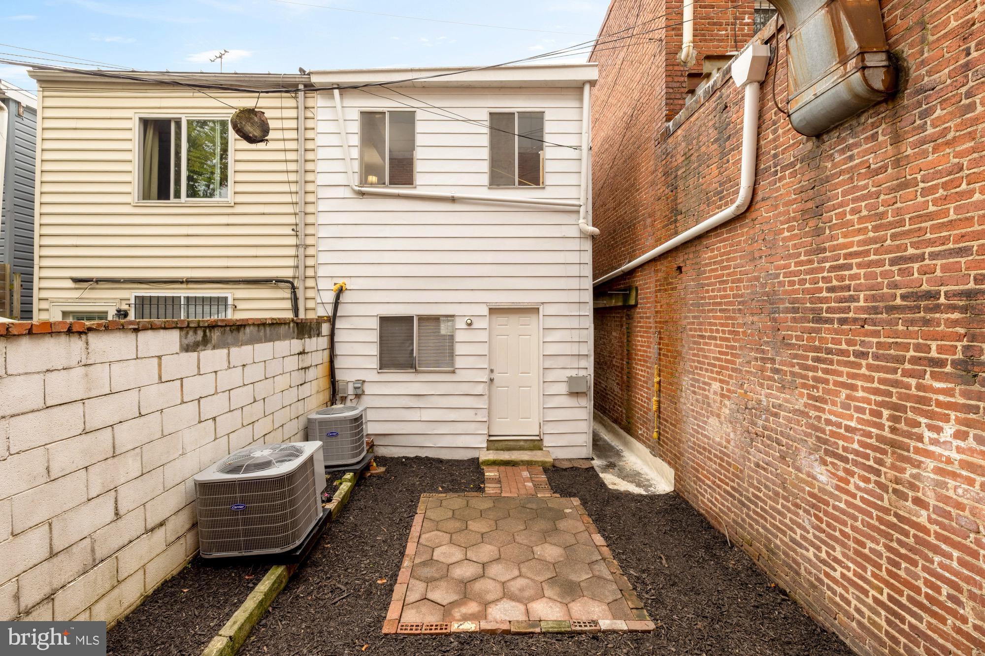 1102 K Street Southeast Washington, DC 20003 - Photo 15 of 30 a view of back yard of the house