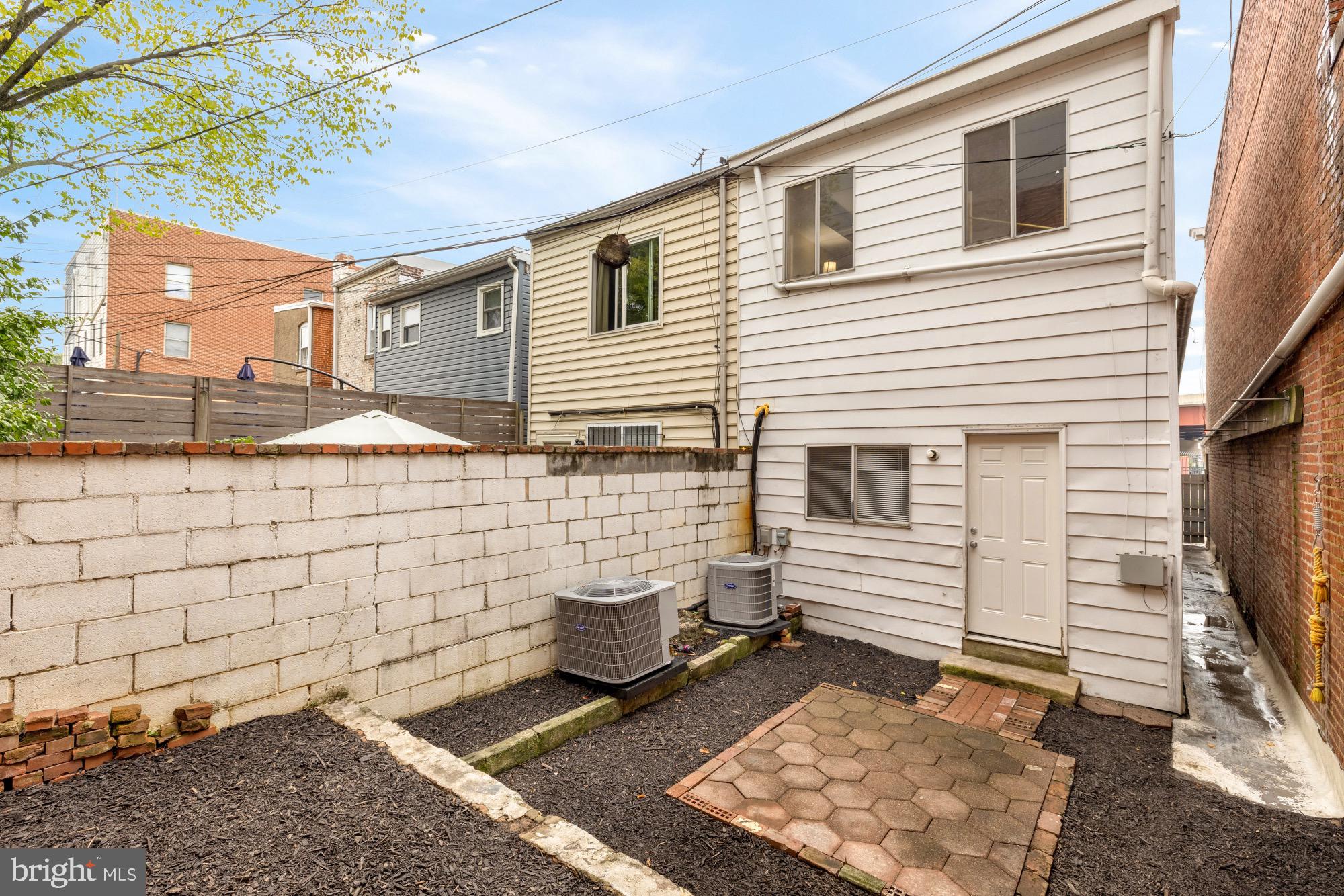 1102 K Street Southeast Washington, DC 20003 - Photo 2 of 30