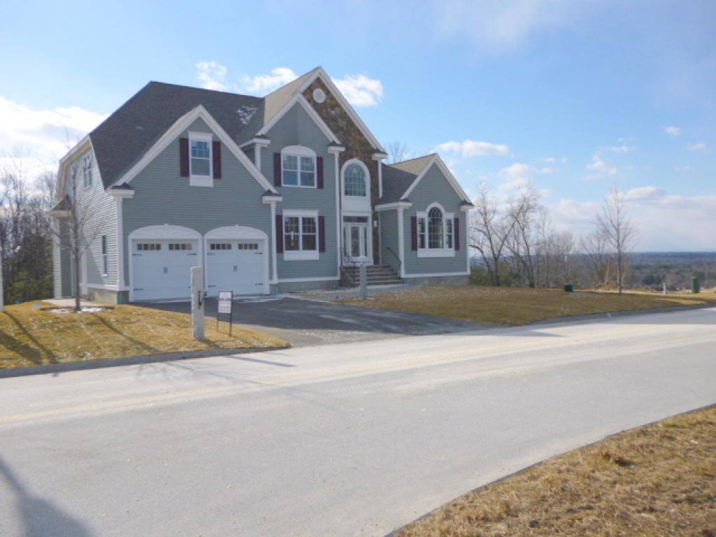 38 Stanwood Road Salem, NH 03079 - Photo 2 of 15 Gallery Image 2