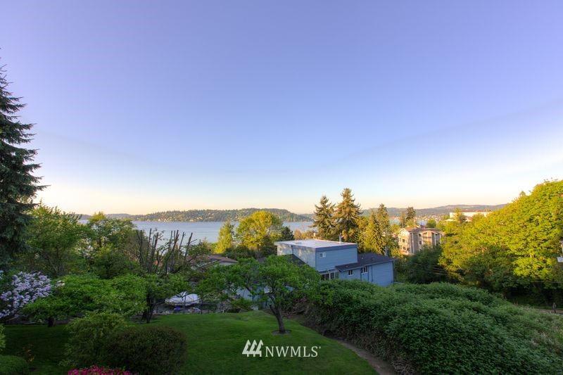 6922 South Rustic Road Seattle, WA 98178 - Photo 1 of 15 Gallery Image 1