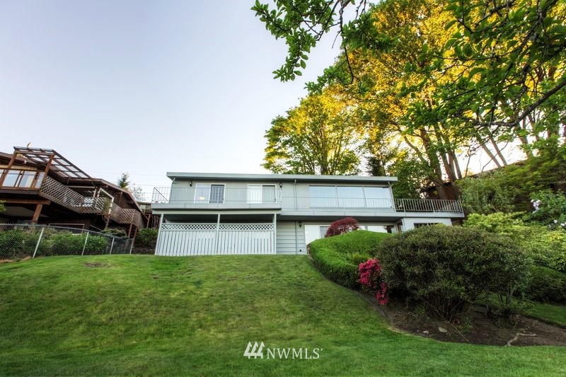 6922 South Rustic Road Seattle, WA 98178 - Photo 2 of 15 Gallery Image 2