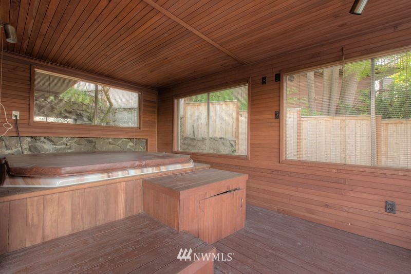 6922 South Rustic Road Seattle, WA 98178 - Photo 12 of 15 Gallery Image 12