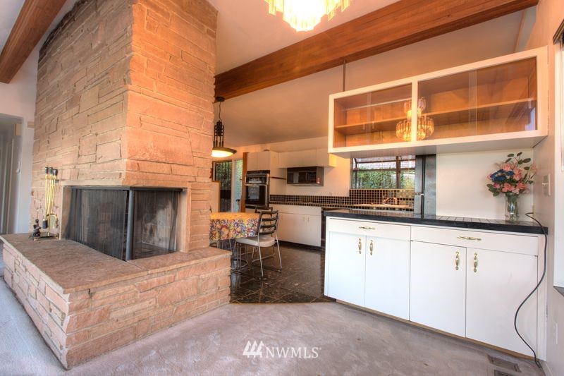 6922 South Rustic Road Seattle, WA 98178 - Photo 4 of 15 Gallery Image 4