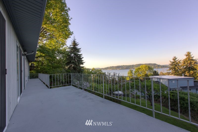 6922 South Rustic Road Seattle, WA 98178 - Photo 8 of 15 Gallery Image 8