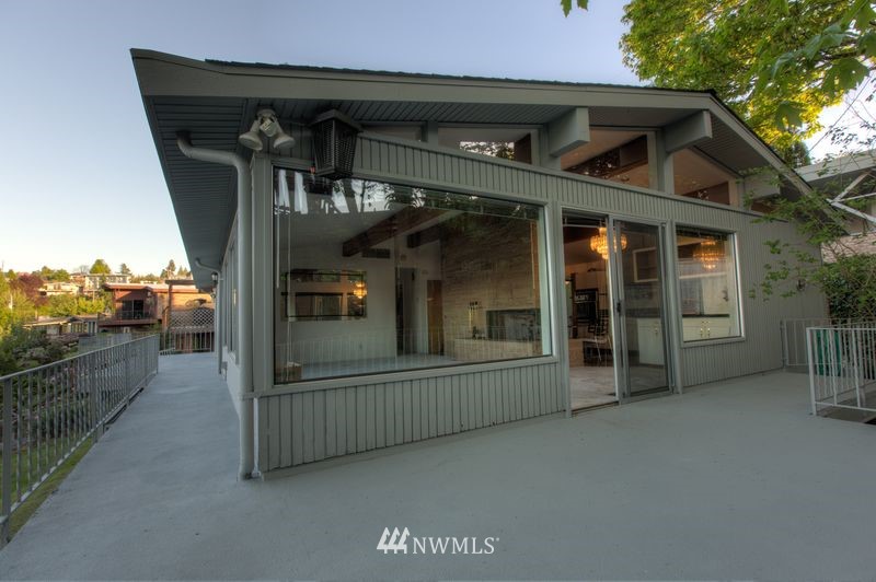 6922 South Rustic Road Seattle, WA 98178 - Photo 9 of 15 Gallery Image 9