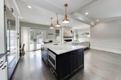 $1,025,000 | 3923 North Kilbourn Avenue, Chicago, IL 60641