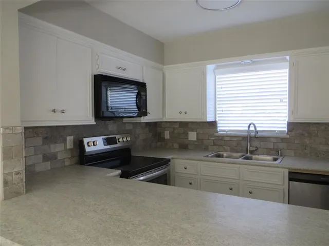 $1,400 | 8716 Club House Drive, Unit 6, Willis, TX 77378