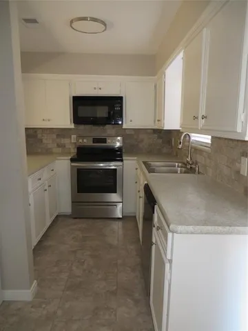 $1,400 | 8716 Club House Drive, Unit 6, Willis, TX 77378