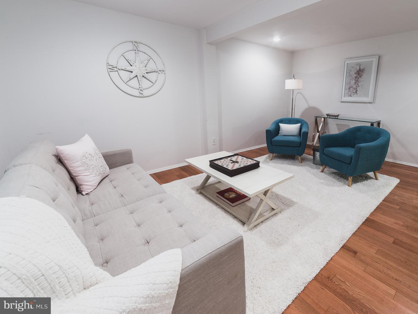 11515 Underoak Court Reston, VA 20191 - Photo 3 of 29 Living Room