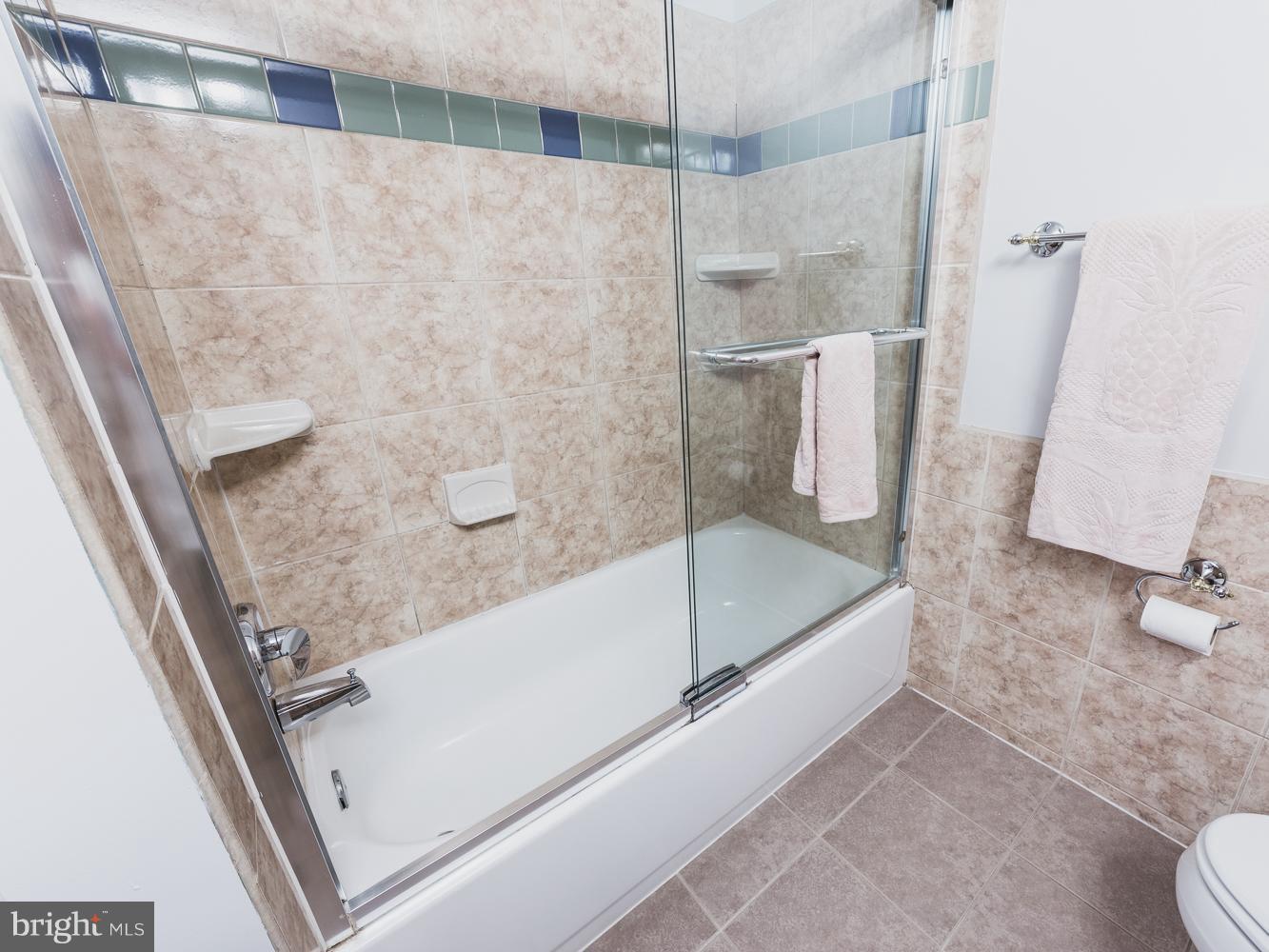 11515 Underoak Court Reston, VA 20191 - Photo 23 of 29 Bath (Master)