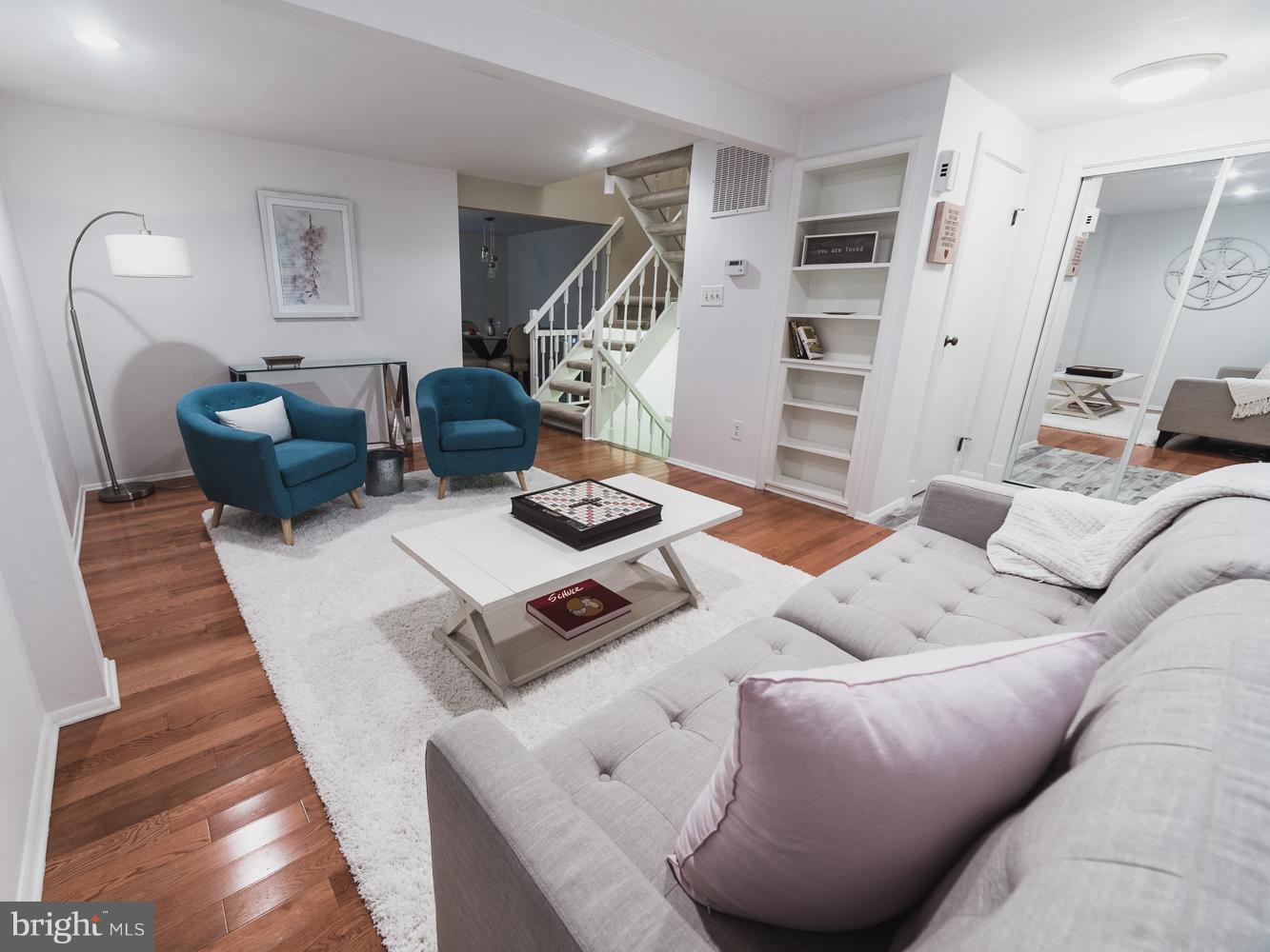 11515 Underoak Court Reston, VA 20191 - Photo 4 of 29 Living Room