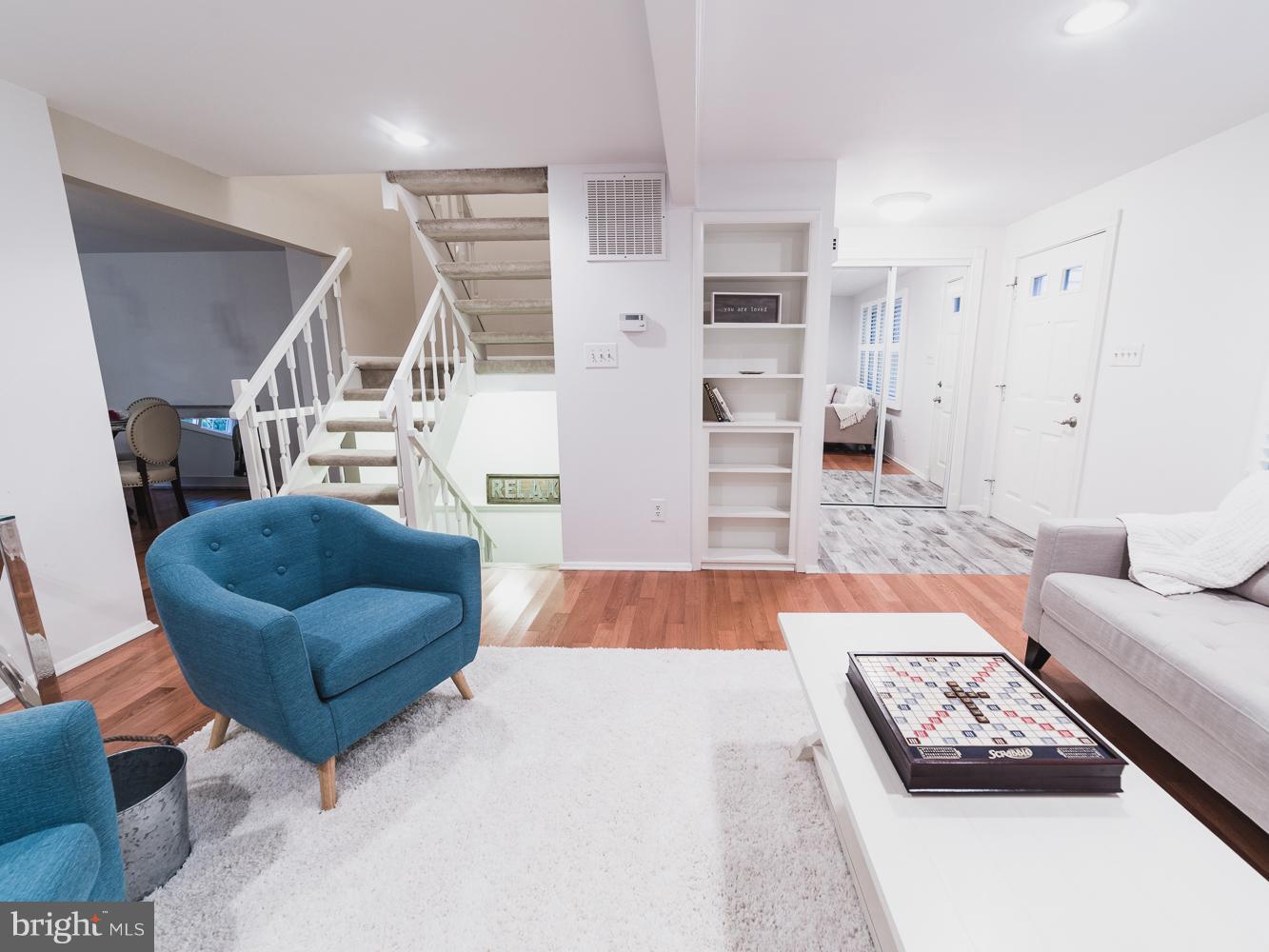 11515 Underoak Court Reston, VA 20191 - Photo 6 of 29 Living Room