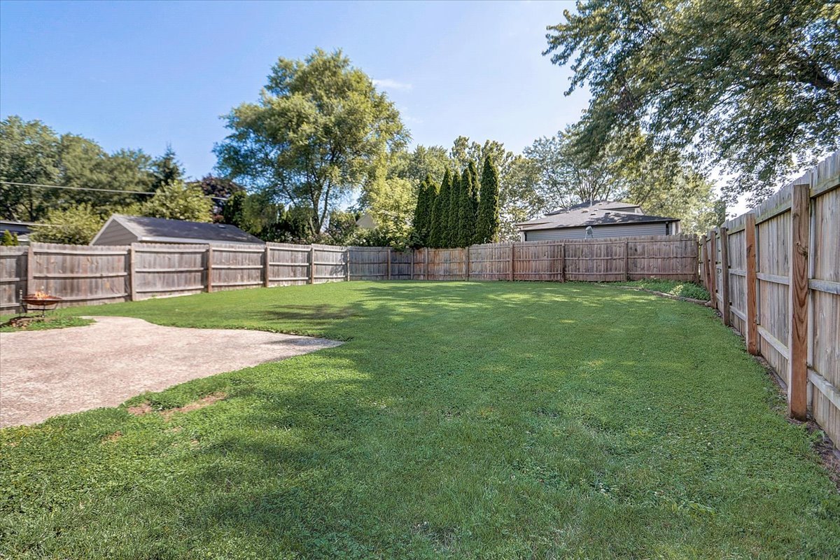 S041 Page Street Winfield, IL 60190 - Photo 26 of 32 a view of a back yard