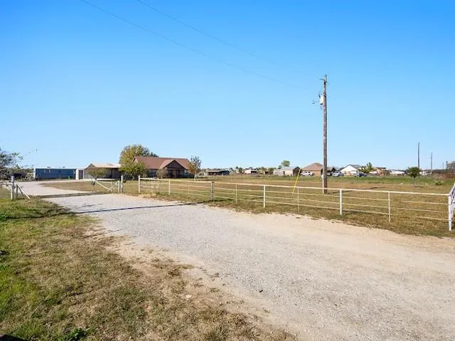 $399,000 | 792 County Road 4213, Decatur, TX 76234