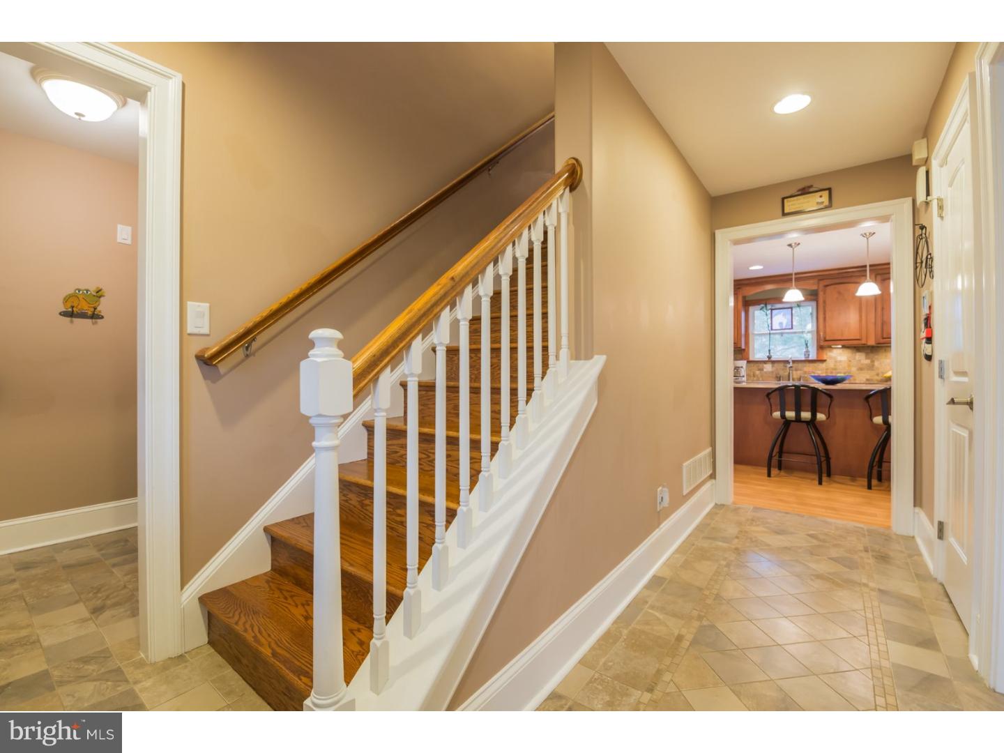 141 Morgan Road Aston, PA 19014 - Photo 6 of 25 Hallway