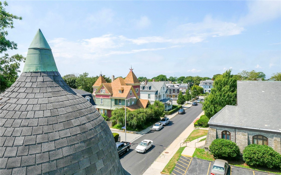 18 Rhode Island Avenue Newport, RI 02840 - Photo 13 of 50