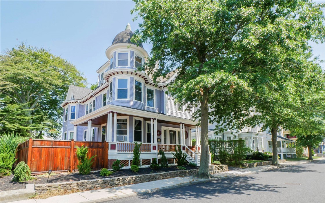 18 Rhode Island Avenue Newport, RI 02840 - Photo 2 of 50